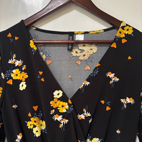 Divided| H&M| Black Jersey Knit Shorts Romper w/Yellow Floral Pattern Sz 8 - Picture 2 of 5